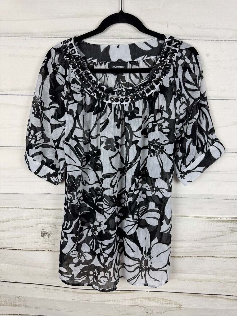 Avenue Black And White Floral Print Beaded Neckline Chiffon Blouse Size 14/16